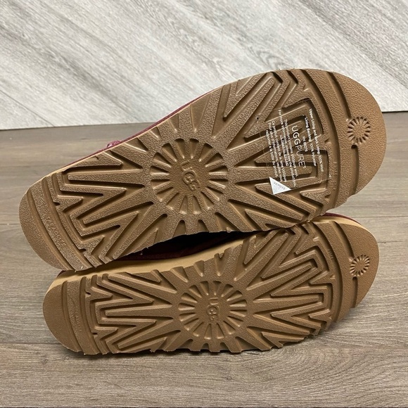 UGG | Classic Short II Velvet Bougainvillea Boots - Picture 6 of 11